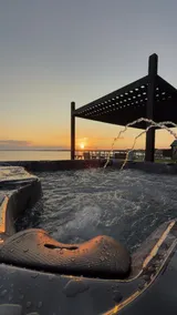 Black Swan- Beachfront Home with Year-Round Jacuzzi - Image 2