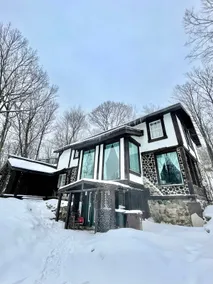 Insta-worthy artist’s retreat & country chalet - Image 2