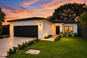 Sleeps 12 · Brand New · 10 Min to Beach · Family - Image 2