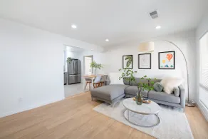 Modern upscale 3-Bedroom home w/ parking - Image 2