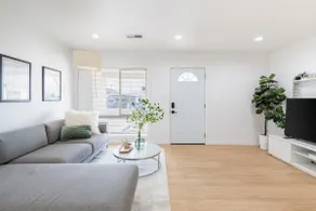 Modern upscale 3-Bedroom home w/ parking - Image 4