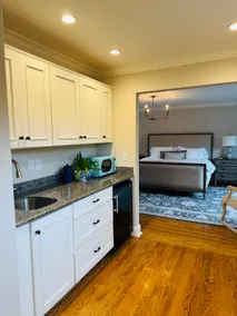 Sebastopol Lux Walk toTown Guest Suite - Image 4