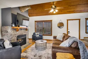 Minutes from SDC! Fireplace! Scenic Wooded Views! - Image 3