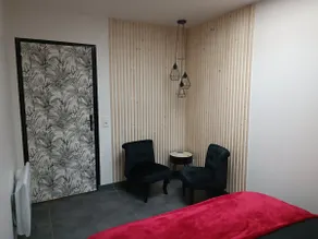 Escape with indoor Jacuzzi - Image 5