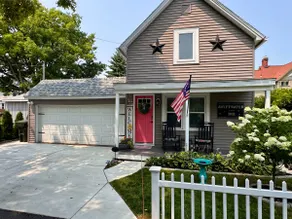 Beautiful carriage house-walking distance downtown - Image 2
