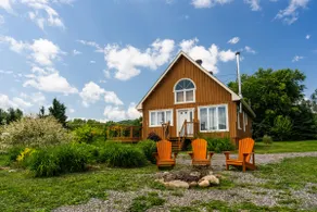 4-season chalet with lakes and private trails - Image 2
