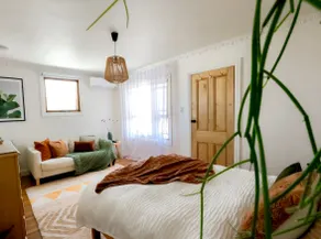 Cosy Haven close to cafes, restaurants & boutiques - Image 3