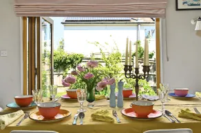 Stylish family retreat, Rye, coast, sleeps 8 - Image 5