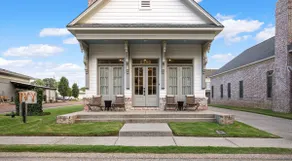 Cozy 2-Bedroom Home in downtown Hernando - Image 2