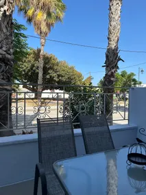Papaya: Quiet, 3' Walk to Beach - Image 2
