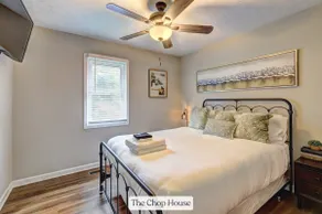 Chop House | King Bed, Smart TVs & Backyard Fun! - Image 4