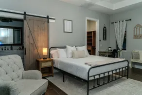Spacious & Private Guest Pool House Oasis - Image 2