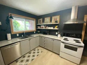 3 Bedroom Apartment in Trail - Image 3