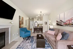 Lovely 2 Bedroom, 2 Bathroom Condo with Pool & Parking! - Image 3