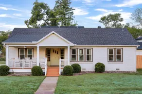 Cottage on D • 2 Blocks from Downtown Bentonville - Image 2
