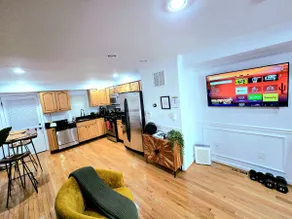 Unique 2bd townhouse quietly located in the city. - Image 5