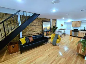Unique 2bd townhouse quietly located in the city. - Image 2
