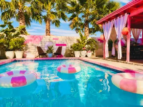 The Pink Cabana - salt water pool, spa & daybed - Image 3