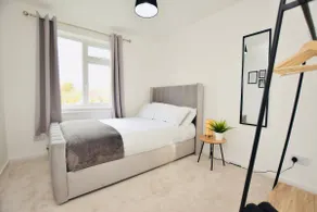 Spacious Central Oxford Detached Home - Image 2