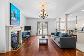 Victorian 4BR 25BA 2Parking Near Parks & DT - Image 5