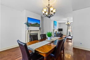 Victorian 4BR 25BA 2Parking Near Parks & DT - Image 3