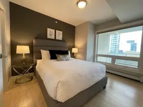 Fox One · Downtown Oasis! 2 bedroom 2 bathroom - Image 2
