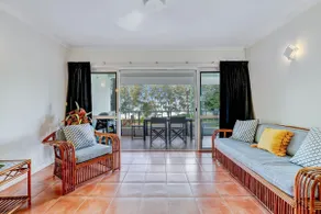 Ulysses 6 Spacious Beachfront Apartment - Image 5
