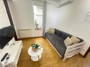Laurel's terrace with Air con by Apart Logroño - Image 3