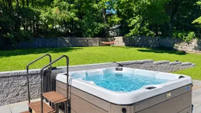Chic, Mid Century 3+ Bedroom with Hot Tub! - Image 4