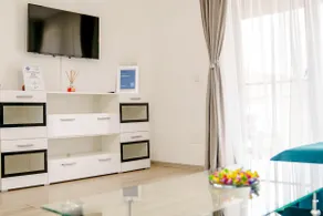 2 bedroom apartment in a lively area! - Image 5