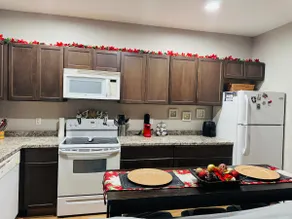 Cozy Private Guesthouse w/ Full Kitchen & Wi-Fi - Image 4