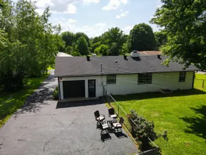 Escape to Clarksville's Chic Luxe 3BR Home - Image 5