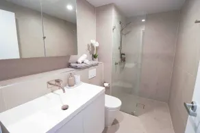 Heart of Belconnen 2BR 2BA with pool, spa, sauna, gym, UC - Image 2