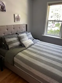 Lovely St Boniface home w/ king bed + private yard - Image 4