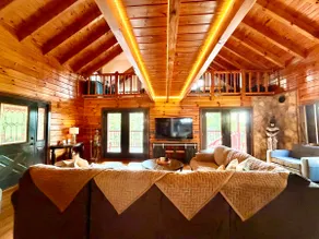 Lake Eufaula Log Cabin, Private Dock, Premier Hunting - Image 3