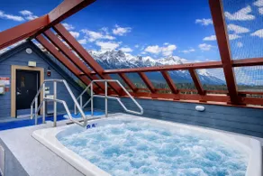 Heart of Canmore - Dog Friendly w/ Rooftop Hot Tub - Image 2