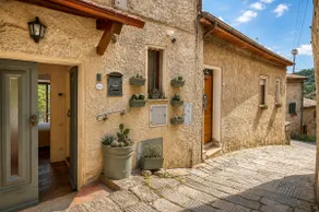 Bright Tuscany Apartment with view, balcony, A/C - Image 3