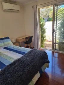 Spacious Garden Apartment Near Park - Image 2