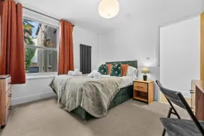 4BR Stylish Southampton City Centre Luxe House - Image 2