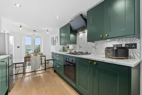 4BR Stylish Southampton City Centre Luxe House - Image 4