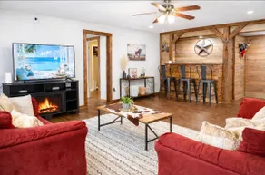 Western Retreat | Sleeps 10 | Fire Pit | Near NRG - Image 2