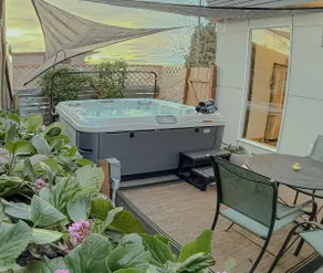 3 Bedroom Townhome- Views, Near Stadiums, Hot Tub! - Image 2
