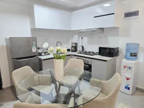 Modern Luxurious 1 bedroom with a pool and a gym - Image 4