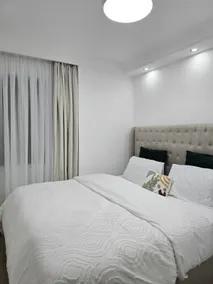 Modern Luxurious 1 bedroom with a pool and a gym - Image 3