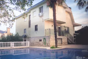 Villa with pool in La Adrada - Image 2