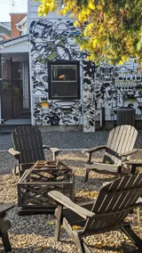 Downtown 5-Star 3-bdrm - BBQ - Backyard & Parking - Image 3