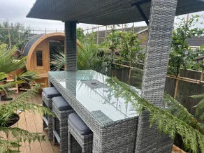 Coastal Getaway With Sauna & Hot Tub - Image 3