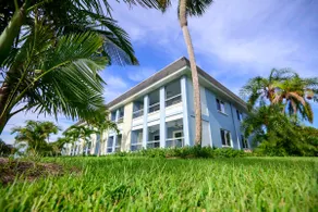 Waterfront Gorgeously Updated Apartment 2 Bed - Image 3