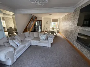3 bedroom house in Blackwood with jacuzzi bath - Image 3