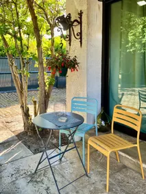 Townhouse with garden, private parking - Image 2
